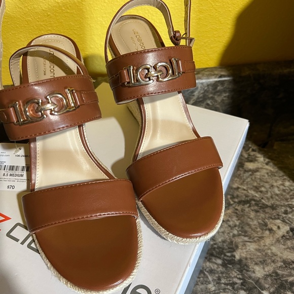 Liz Claiborne wedge sandals - Picture 3 of 4